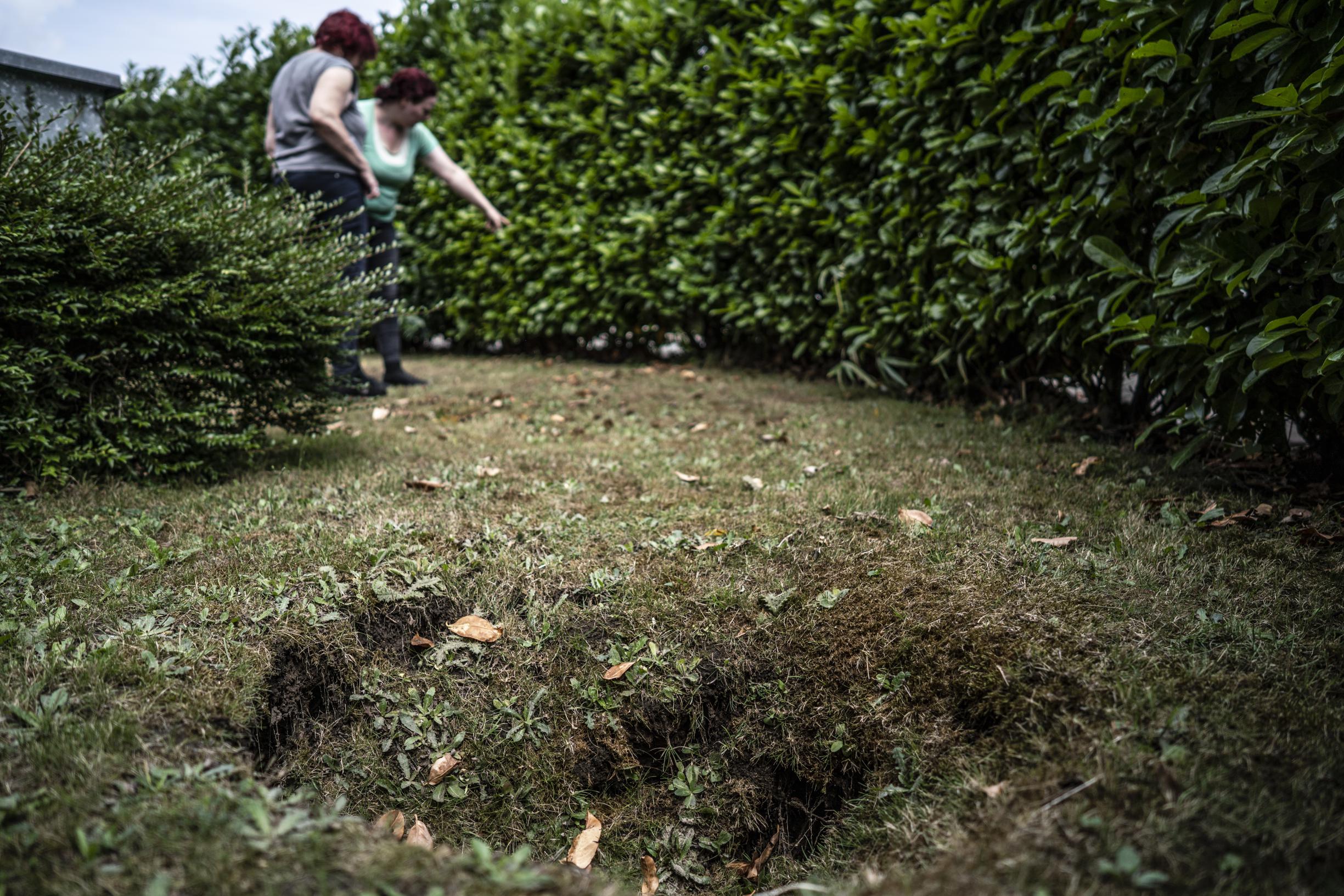 Kelder vol water en sinkhole in de tuin: leidingbreuken maken moeder en dochter uit Spaubeek het lev